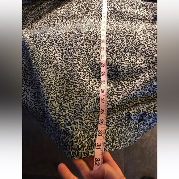 Details vintage black LEOPARD PRINT SILK ZIP UP JACKET womens size  1X MOB WIFE - Picture 3 of 8